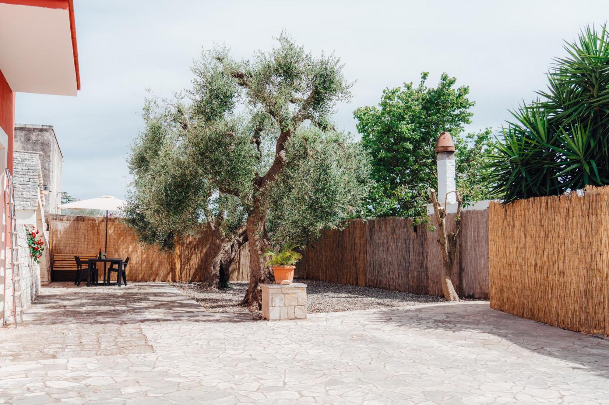 Loli Trulli Superior Villa - Free Parking Castellana Grotte Bagian luar foto